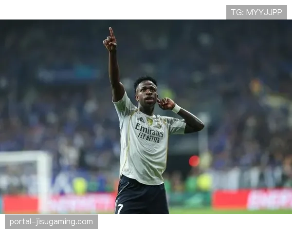 皇马4-1大胜皇家社会豪取八连胜，维尼修斯双响助球队登顶西甲